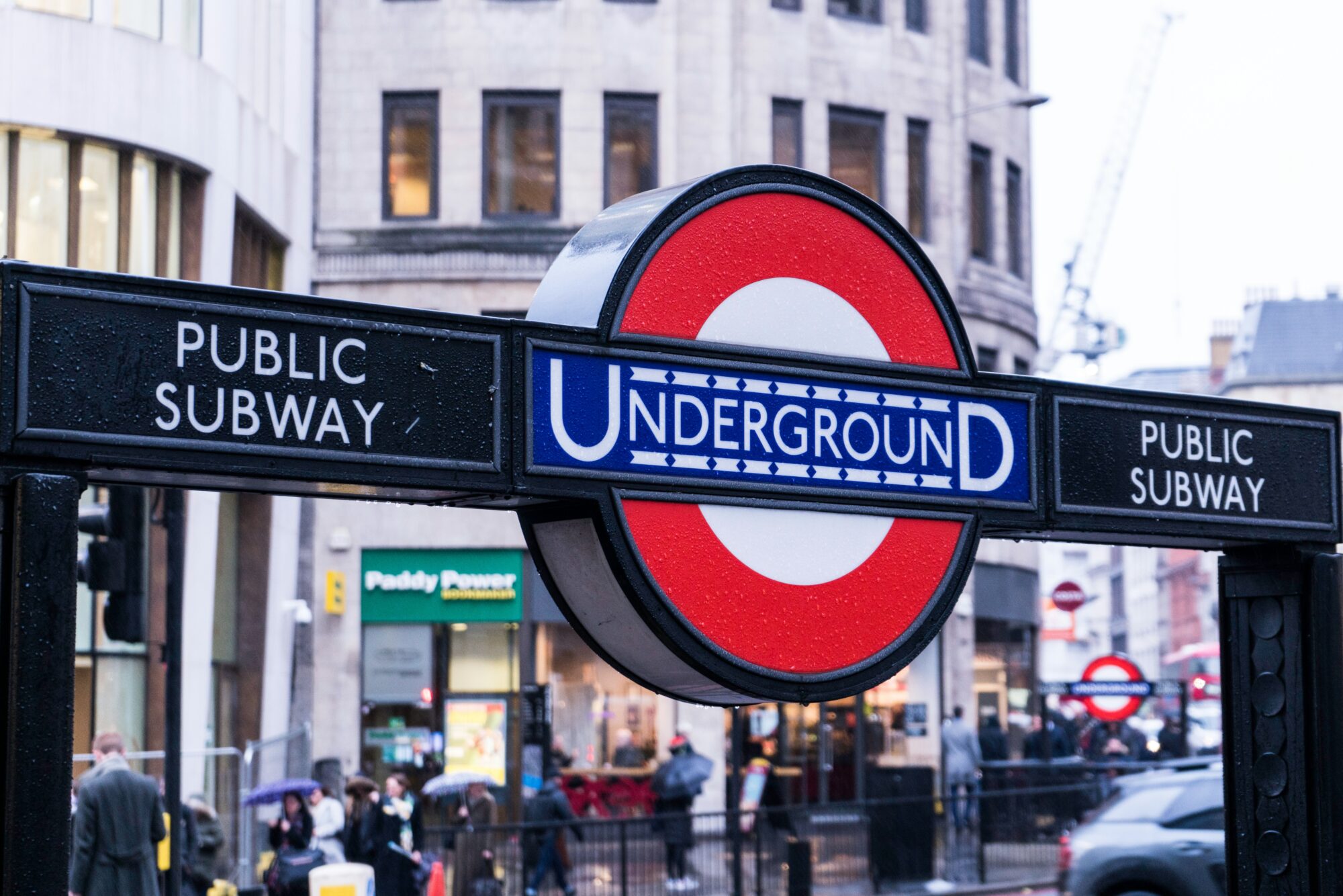 joseph-balzano-CezpbuAU-LQ-unsplash - London underground London Underground sign
